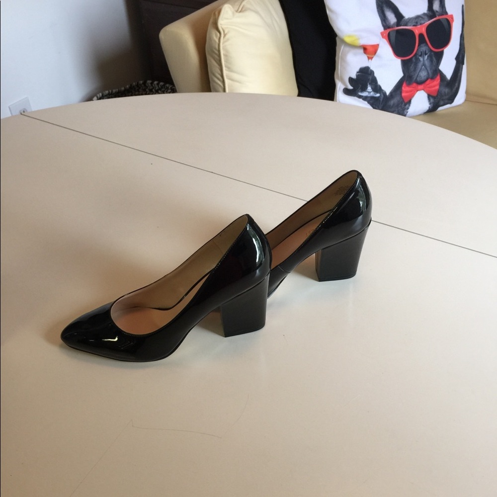 Black patent leather pumps